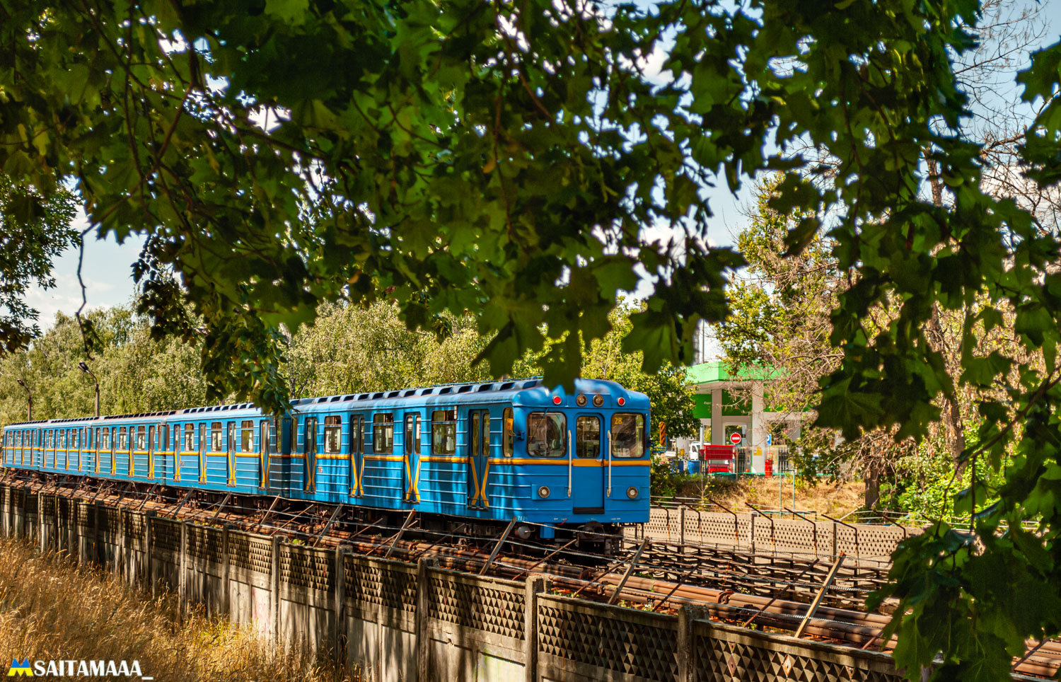 Kijów — Metro — Line M1 (red)