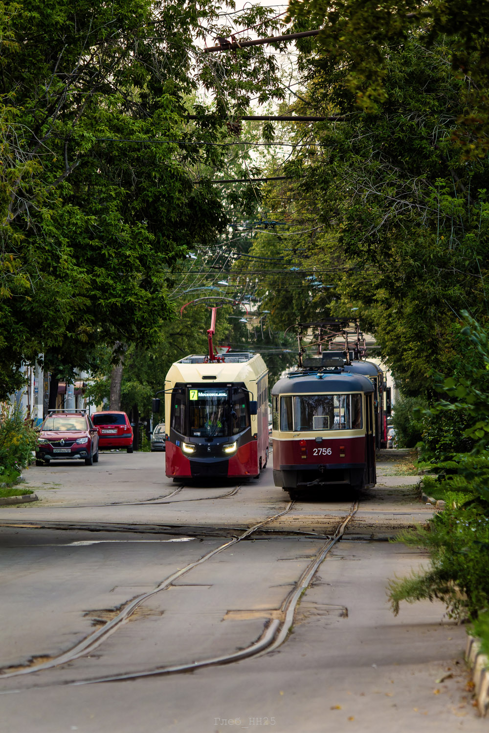 Нижний Новгород, БКМ Т811 «МиНиН» № 2817; Нижний Новгород, МТТЕ № 2756