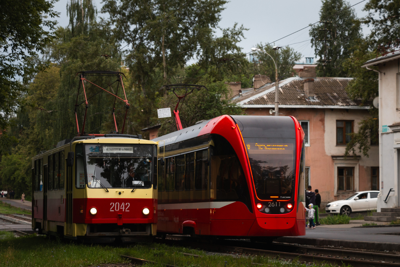 Iževska, Tatra T6B5-RA № 2042; Iževska, 71-911EM “Lvyonok” № 2611