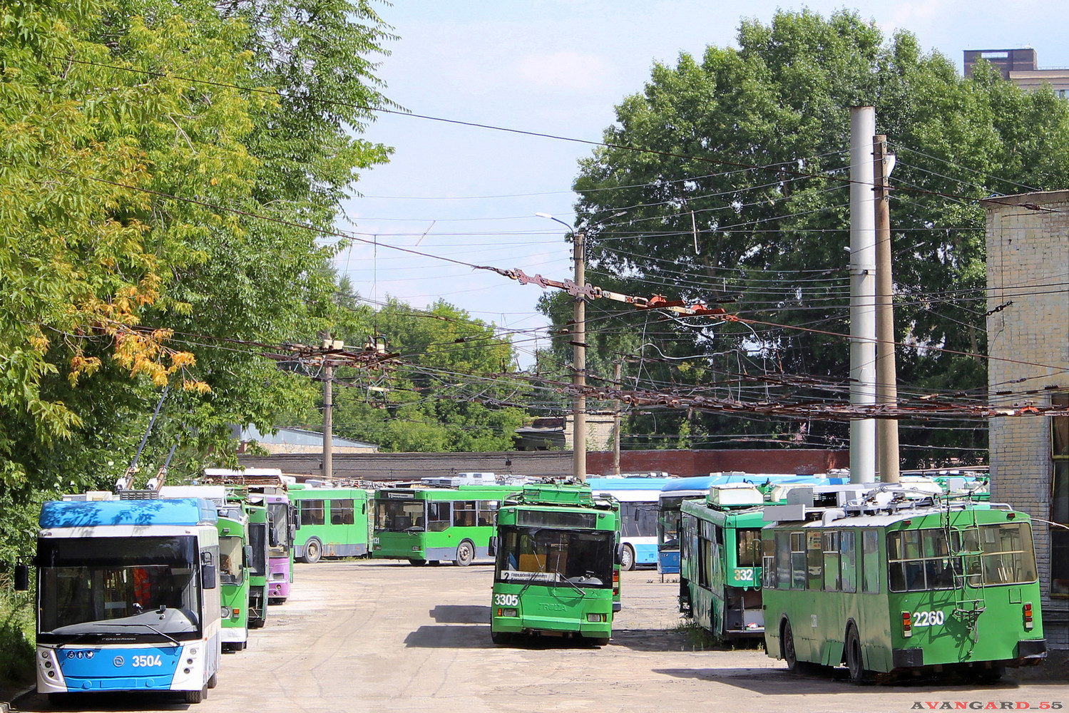 Novosibirskas, UTTZ-6241.01 “Gorozhanin” nr. 3504; Novosibirskas, Trolza-5275.05 “Optima” nr. 3305; Novosibirskas, ST-682G nr. 2260