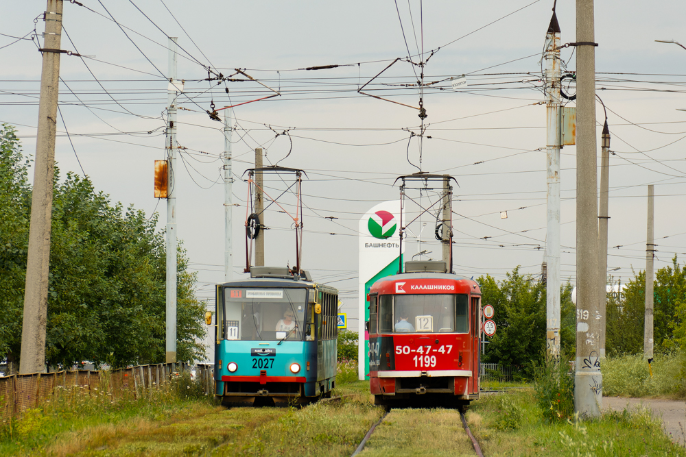 Iževska, Tatra T6B5SU № 2027; Iževska, Tatra T3SU № 1199