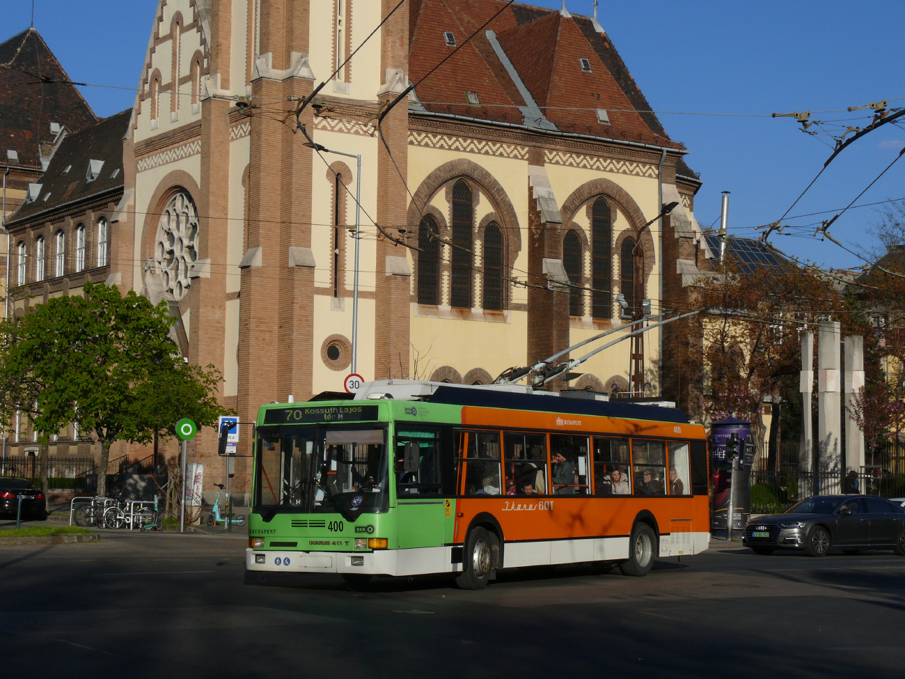 Budapest, Ikarus 411T — 400