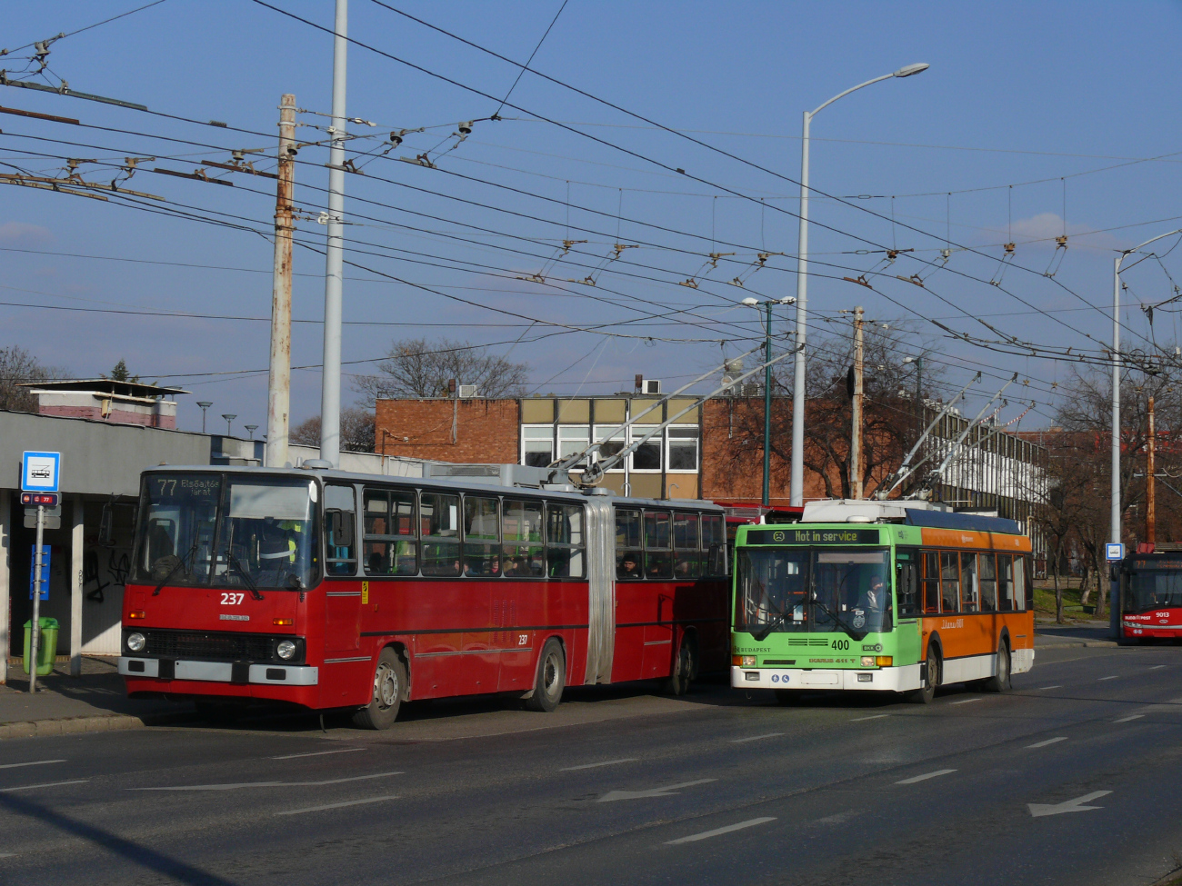 Будапешт, Ikarus 280.94 № 237; Будапешт, Ikarus 411T № 400