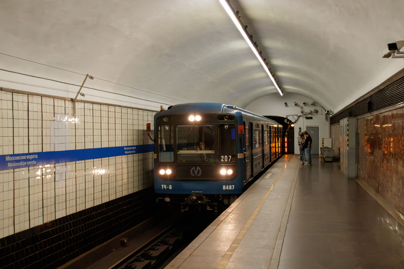 Санкт-Петербург, 81-717 (ЛВЗ) № 8487