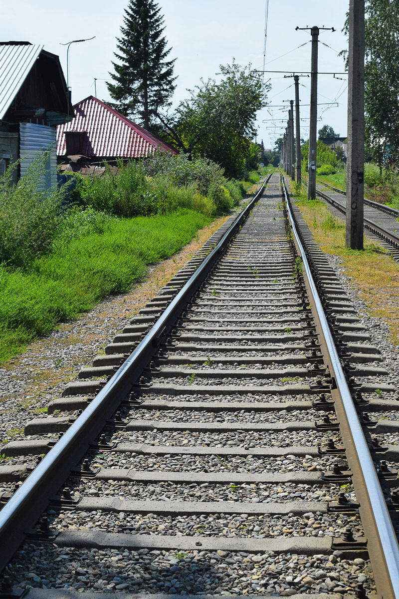 Bijsk — Tracks and overhead wires