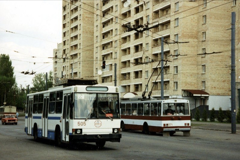 Киев, ЮМЗ Т2 № 505; Киев, Škoda 14Tr02/6 № 371; Киев — Исторические фотографии