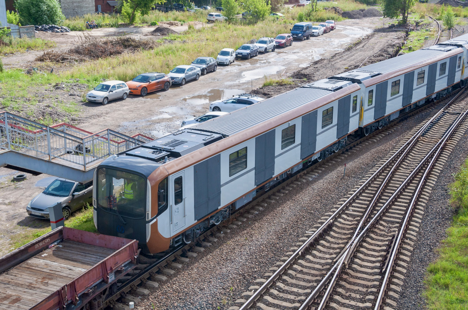 Saint-Petersburg, 81-725.1 "Baltiets" Br. 25081; Saint-Petersburg — Metro — Transport of subway cars by railway