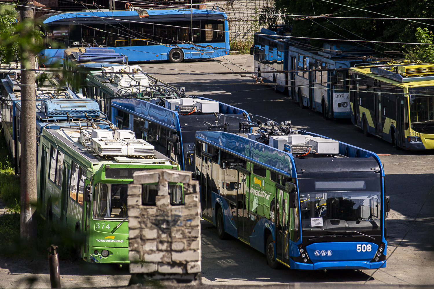 Петрозаводск, ЗиУ-682Г-016.02 (обр. 2013) № 374; Петрозаводск, ВМЗ-5298.01 «Авангард» № 514; Петрозаводск, ВМЗ-5298.01 «Авангард» № 508; Петрозаводск — Троллейбусный парк № 1
