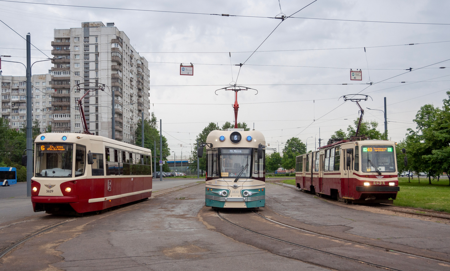 Санкт-Петербург, ЛМ-68М2 (мод. СПб ГЭТ) № 3629; Санкт-Петербург, 71-421Р «Довлатов» № 3830; Санкт-Петербург, ЛВС-86К № 3025