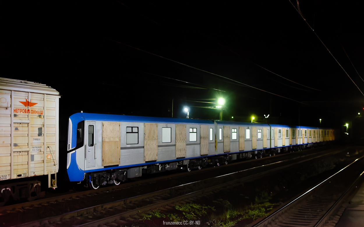 Saint-Petersburg, 81-725.2 "Baltiets" # 25087; Saint-Petersburg — Metro — Transport of subway cars by railway