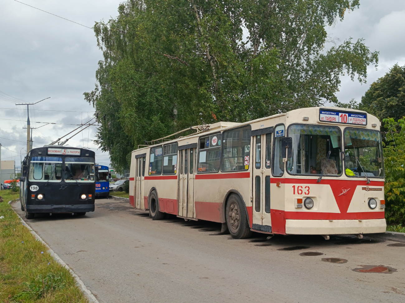 Йошкар-Ола, ЗиУ-682В [В00] № 198; Йошкар-Ола, ЗиУ-682В № 163