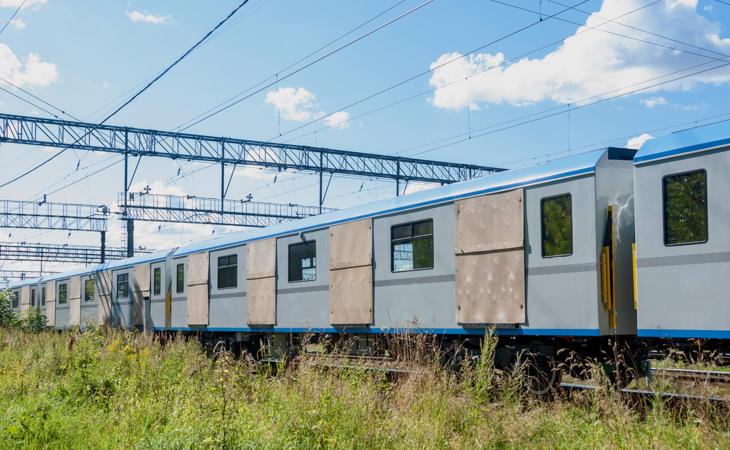 Saint-Pétersbourg, 81-727.2 "Baltiets" N°. 27087; Saint-Pétersbourg — Metro — Transport of subway cars by railway