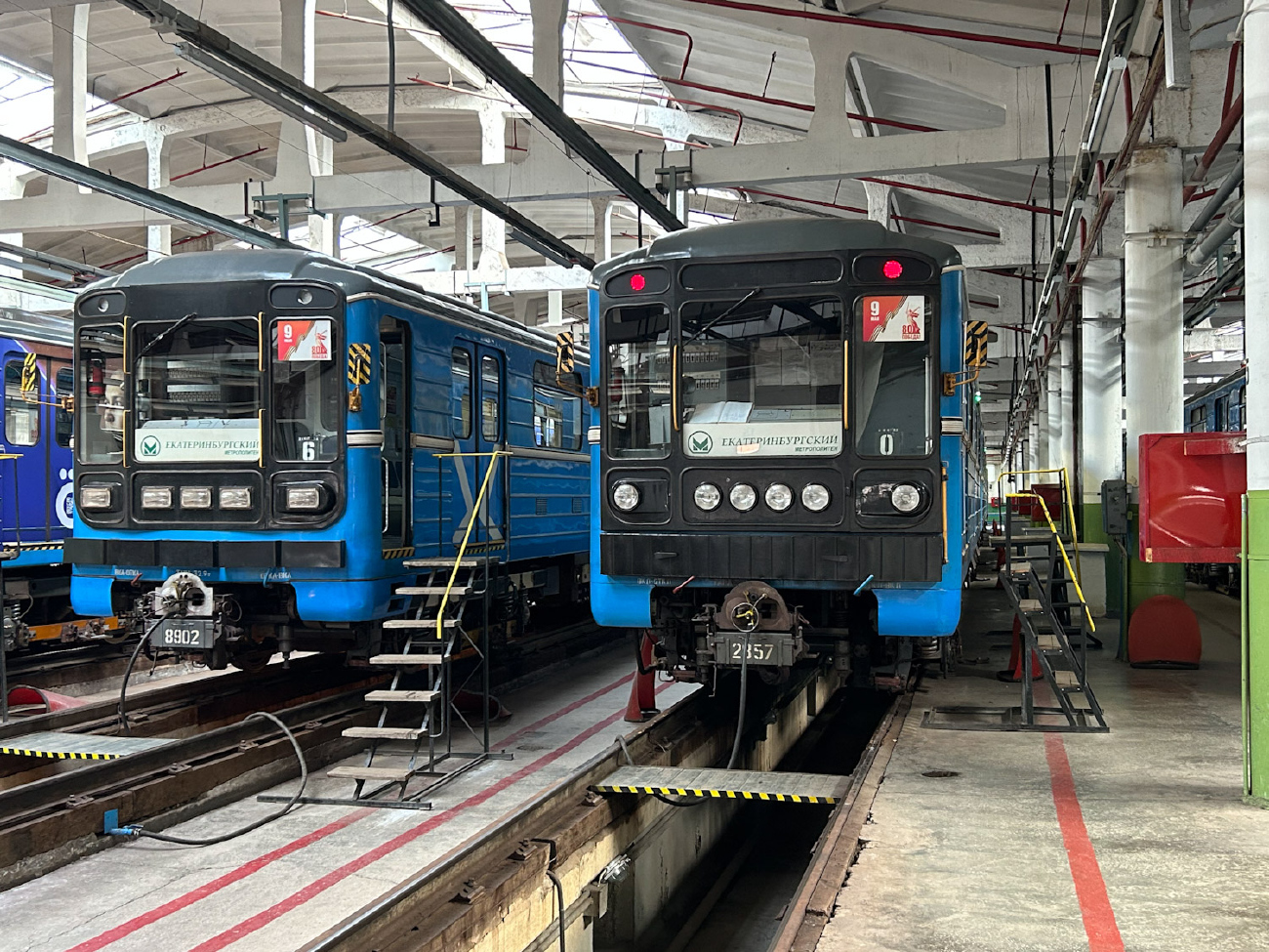 Екатеринбург, 81-717.5 (ЛВЗ/ВМ) № 8902; Екатеринбург, 81-717.5М (ОЭВРЗ) № 2857; Екатеринбург — Метрополитен — Электродепо