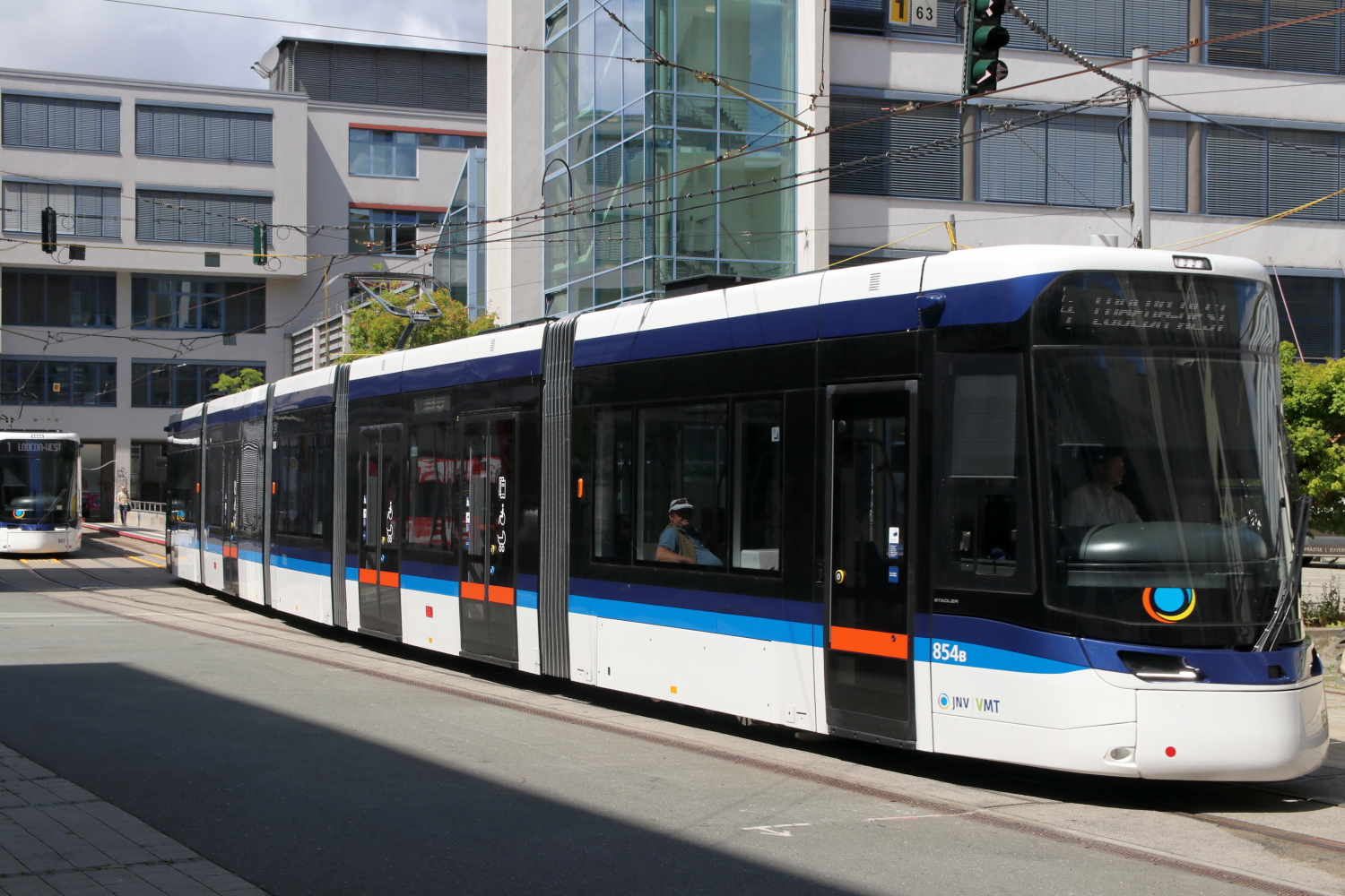 Йена, Stadler Tramlink № 854