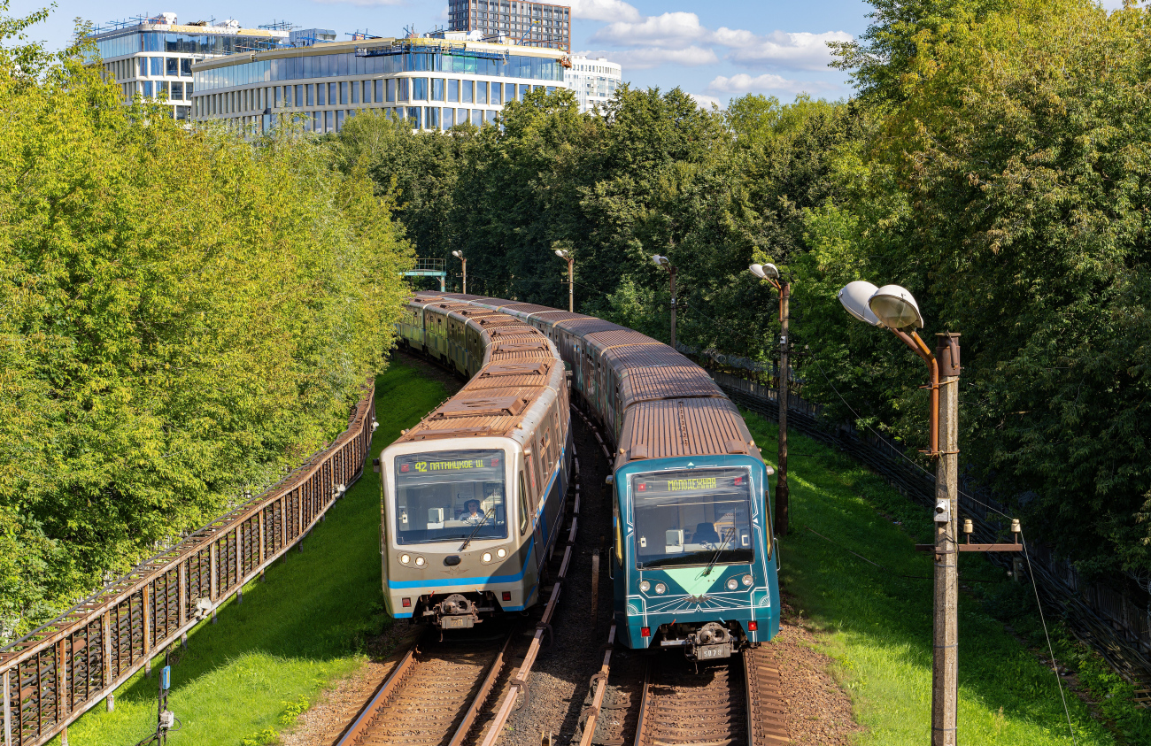 Москва, 81-740.4 «Русич» № 0261; Москва, 81-740.1 «Акварель» № 5079