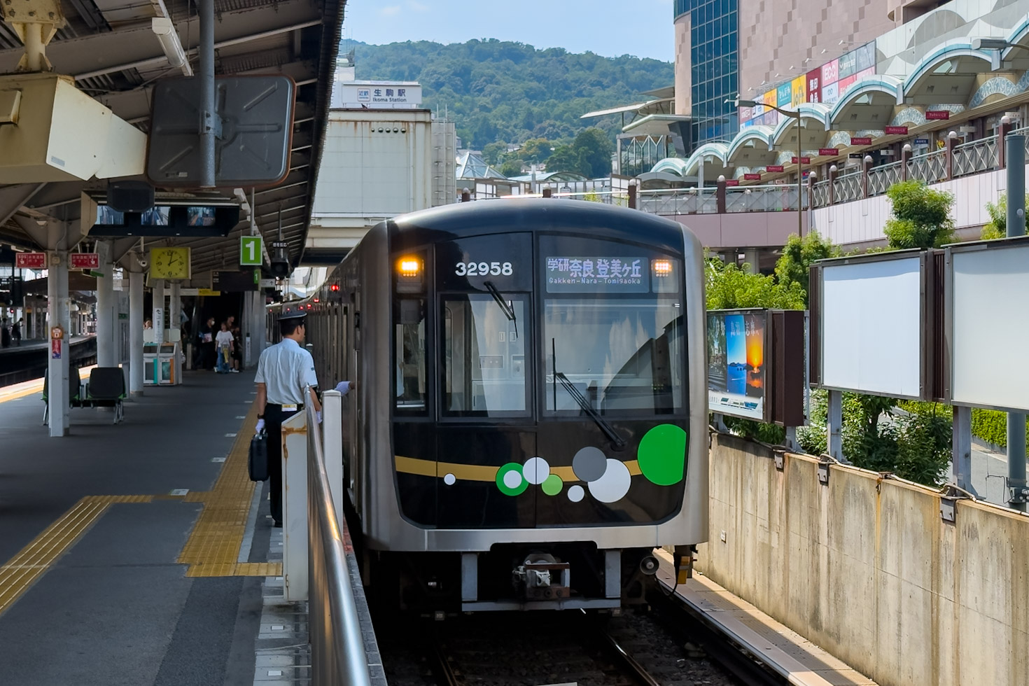 Осака, Osaka Metro 30000A series № 32958; Осака — Метрополитен — Линия Тюо и линия Кейхана