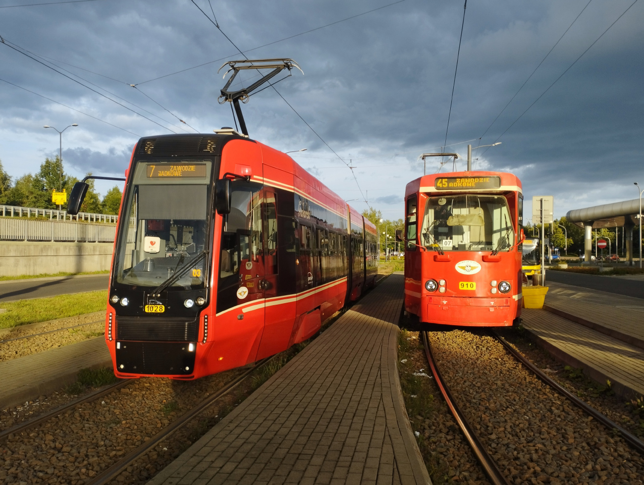 Région de Silésie, PESA Twist 2017N N°. 1028; Région de Silésie, Duewag Ptb N°. 910