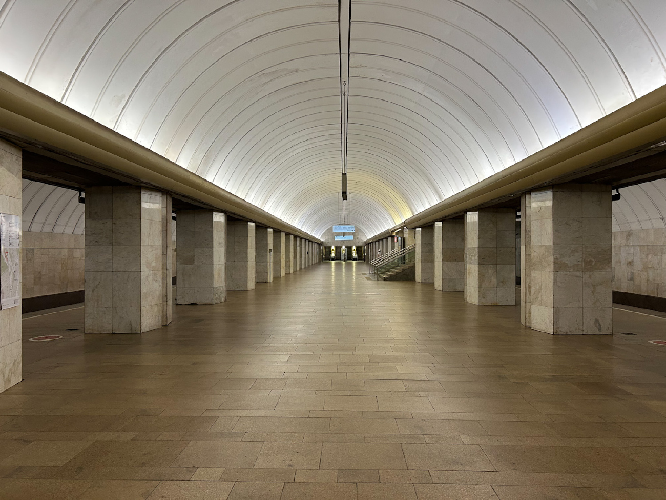 Moscou — Metro — [10] Lublinsko-Dmitrovskaya Line; Moscou — Metro — [9] Serpukhovsko-Timiryazevskaya Line