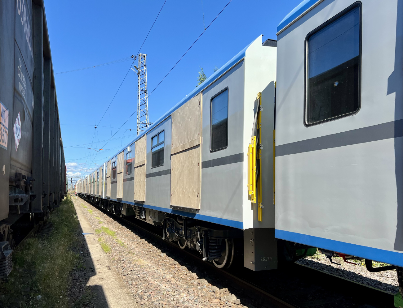 聖彼德斯堡, 81-726.2 "Baltiets" # 26174; 聖彼德斯堡 — Metro — Transport of subway cars by railway