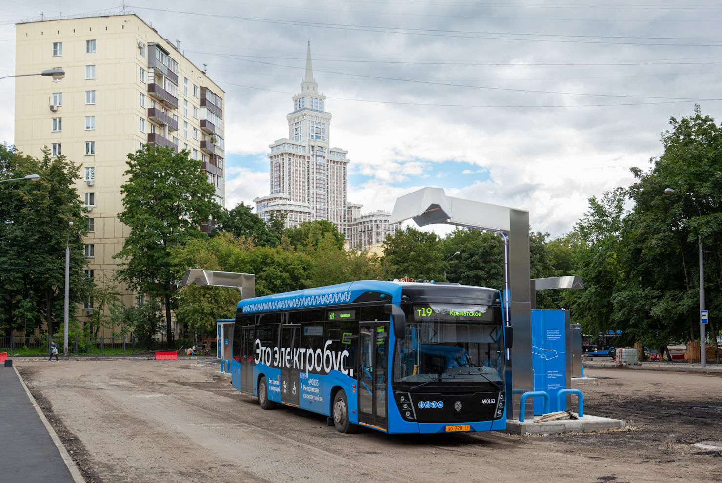 Moscova, KAMAZ-6282 Nr. 490133