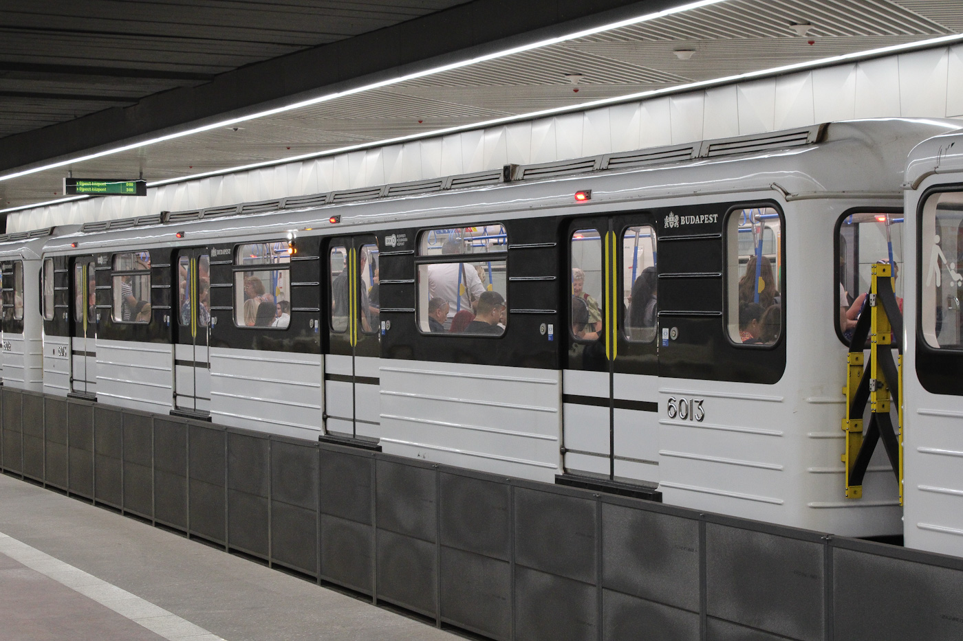 布达佩斯, 81-714.2K # 6013