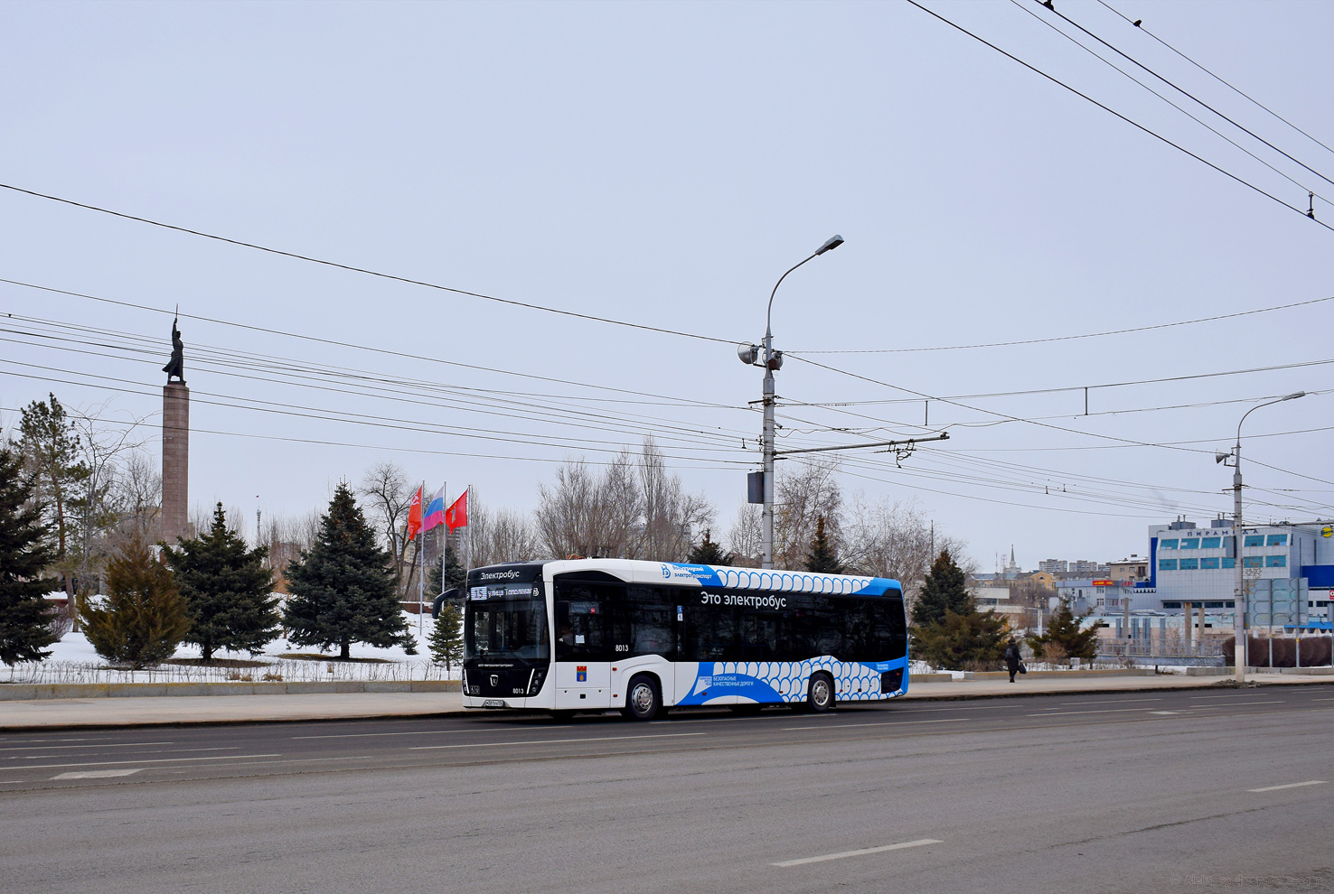 Волгоград, КАМАЗ-6282 № 8013