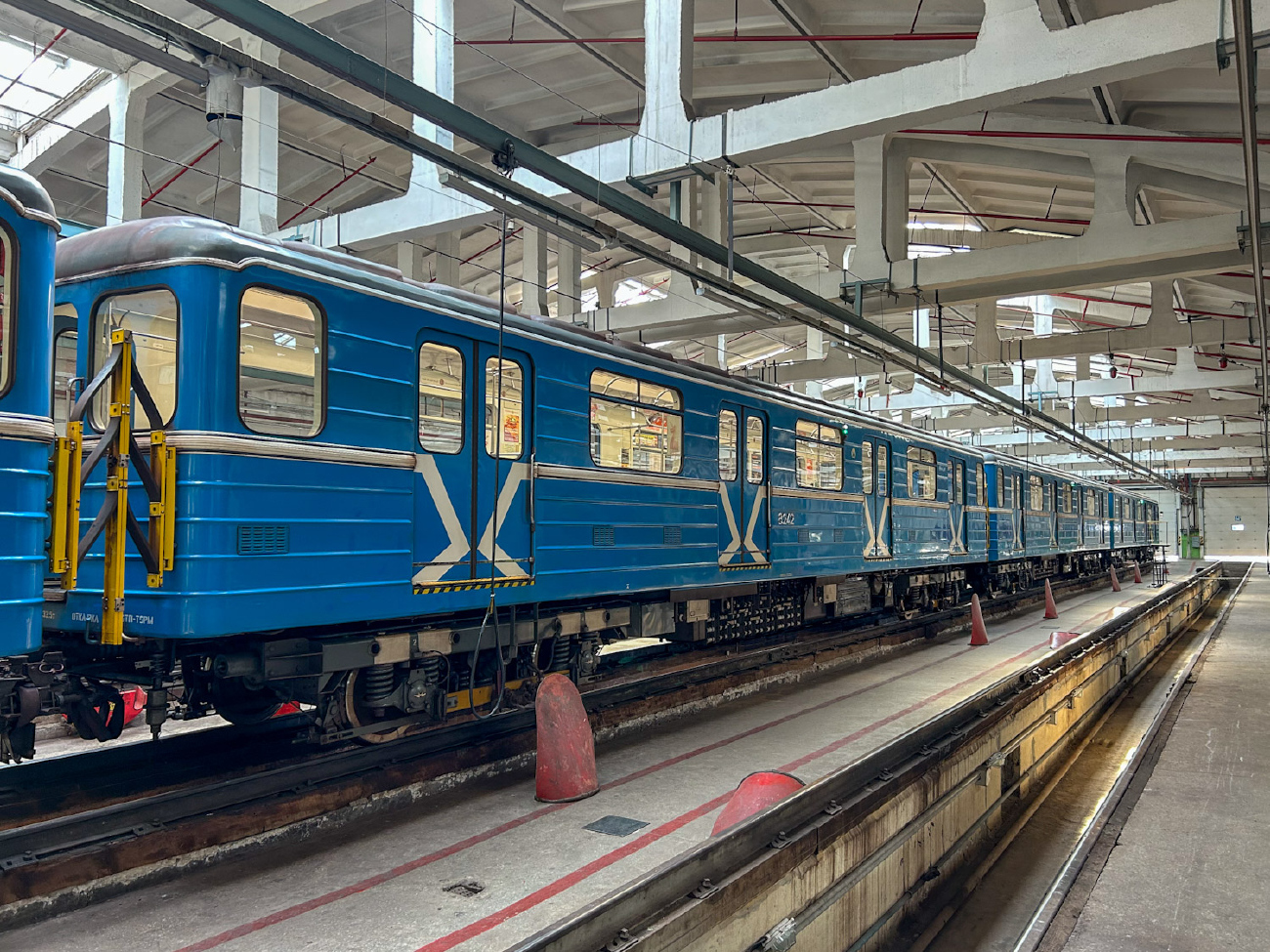 Екатеринбург, 81-714.5 (ЛВЗ/ВМ) № 8242; Екатеринбург — Метрополитен — Электродепо