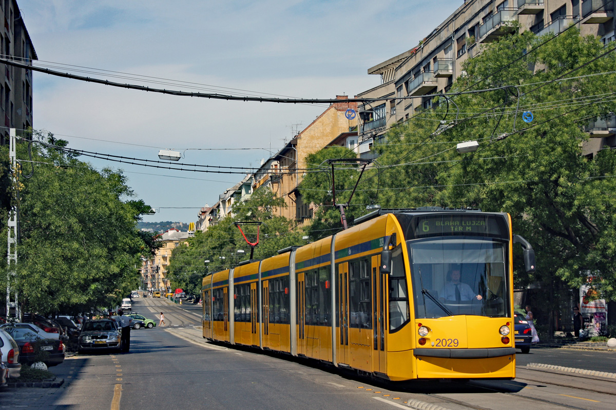 Budapest, Siemens Combino Supra NF12B Nr. 2029