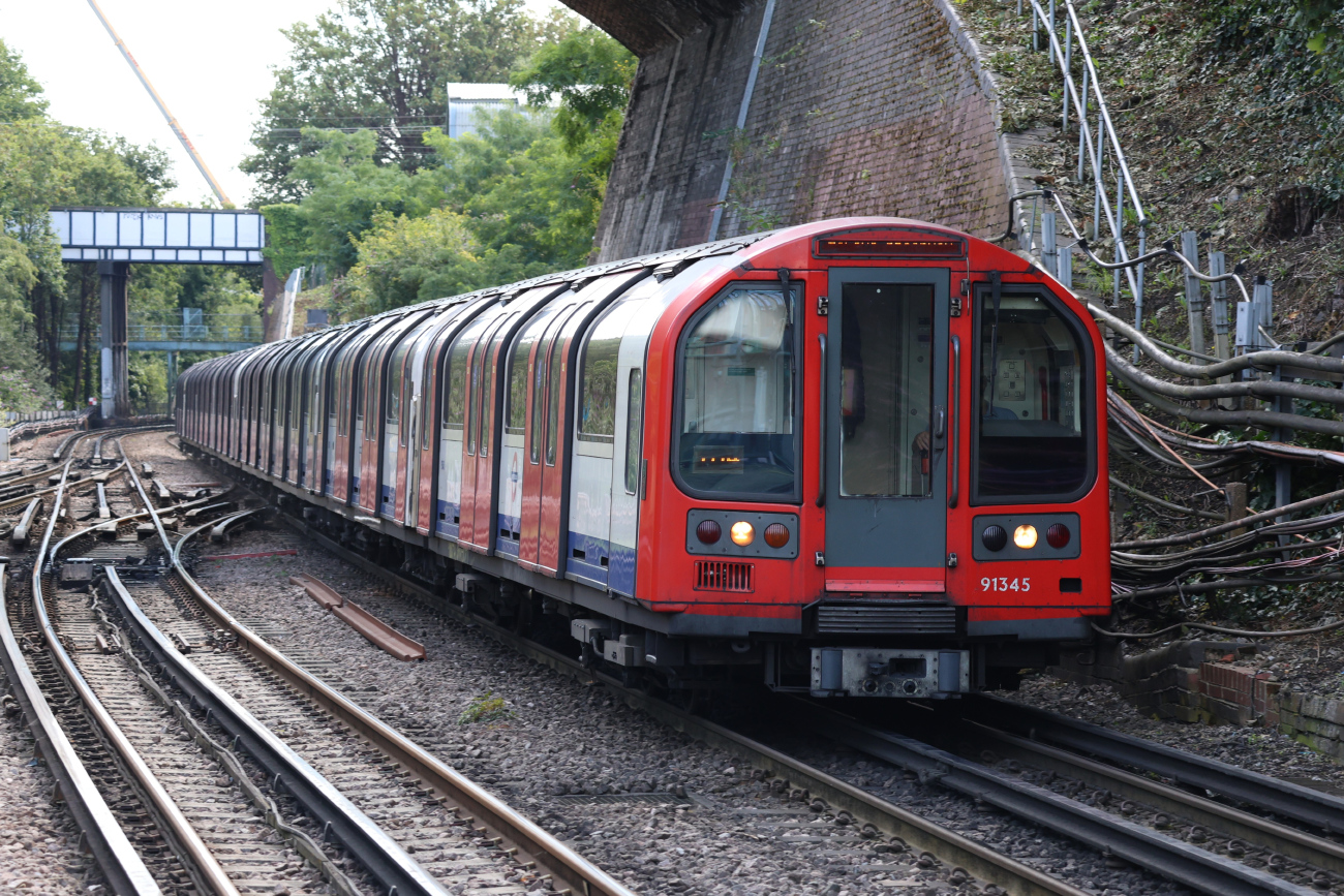 Лондон, London Underground 1992 Stock № 91345