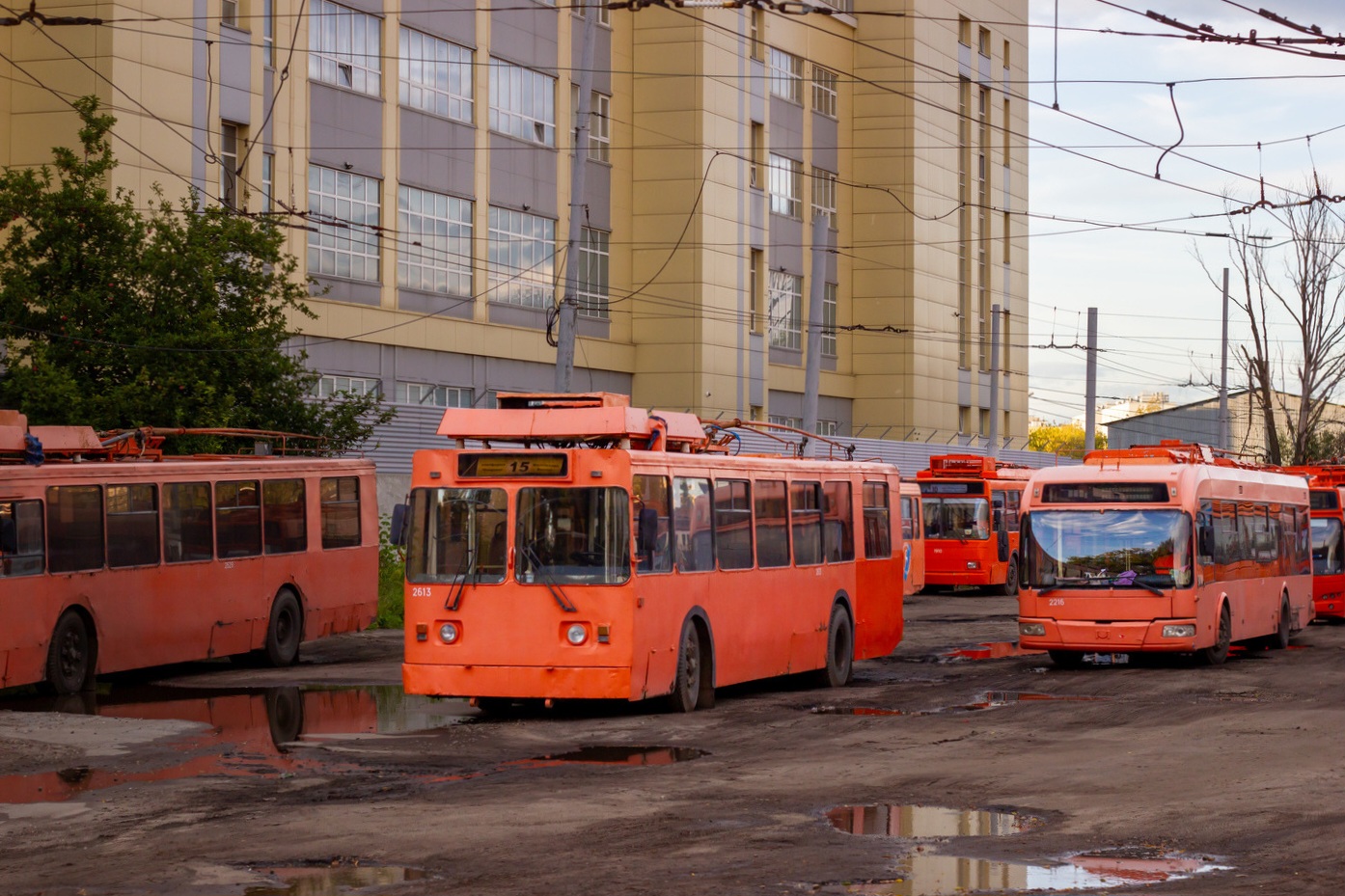 Нижний Новгород, ЗиУ-682 КР Иваново № 2613; Нижний Новгород, СВАРЗ-6235.01 (БКМ 32100М) № 2216