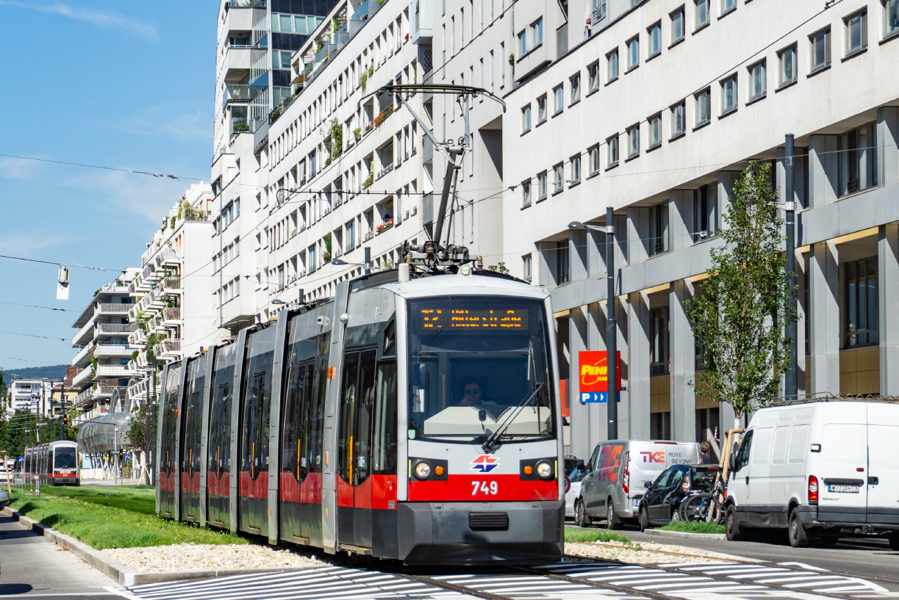 Вена, Siemens ULF-B1 № 749; Вена — Строительство трамвайной линии до Hillerstraße