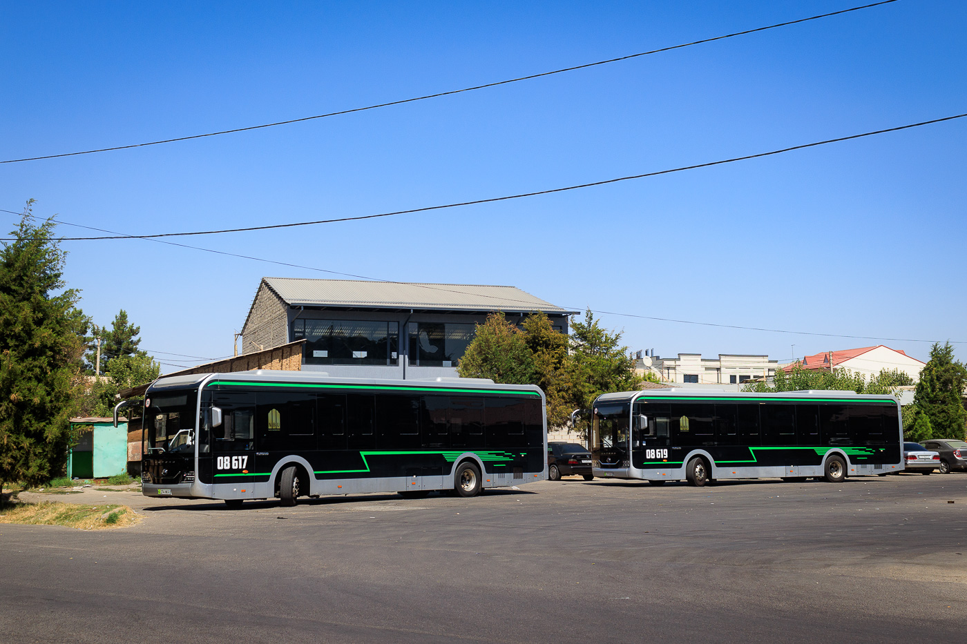 Tachkent, Yutong ZK6126BEVG N°. 08617; Tachkent, Yutong ZK6126BEVG N°. 08619; Tachkent — Main stations