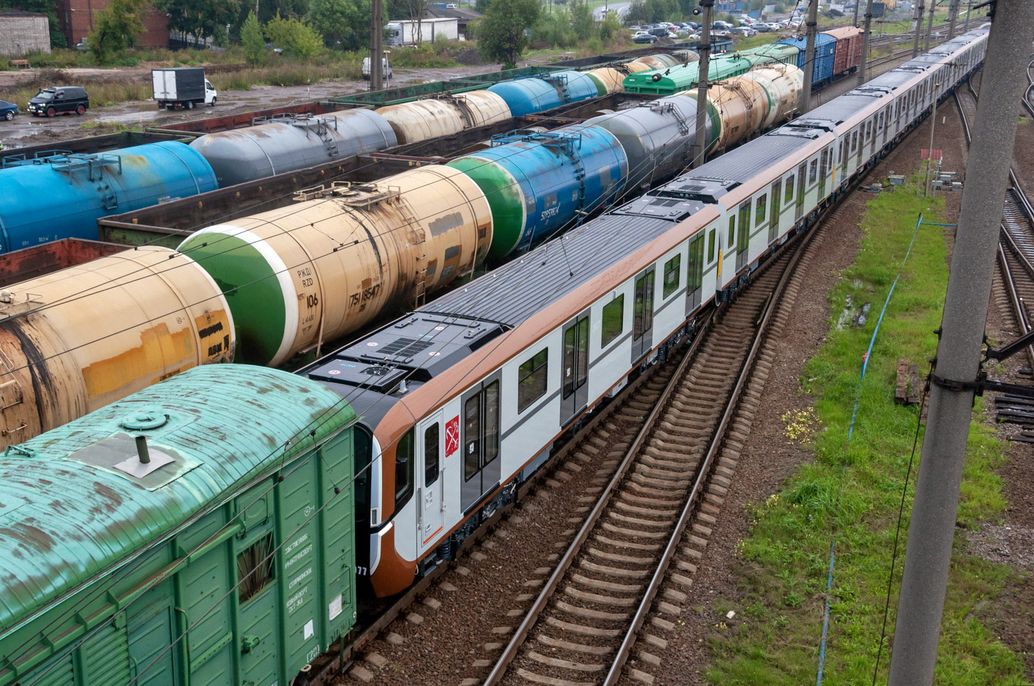 Санкт-Петербург, 81-725.1  «Балтиец» № 25077; Санкт-Петербург — Метрополитен — Перегонка вагонов метро по ж/д