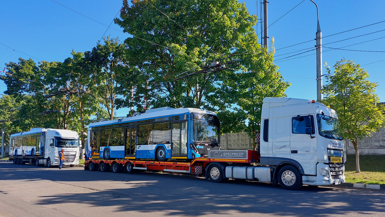 Витебск, БКМ 32100D «Ольгерд» № 251; Витебск, БКМ 32100D «Ольгерд» № 250; Витебск — Новые трамваи и троллейбусы с завода