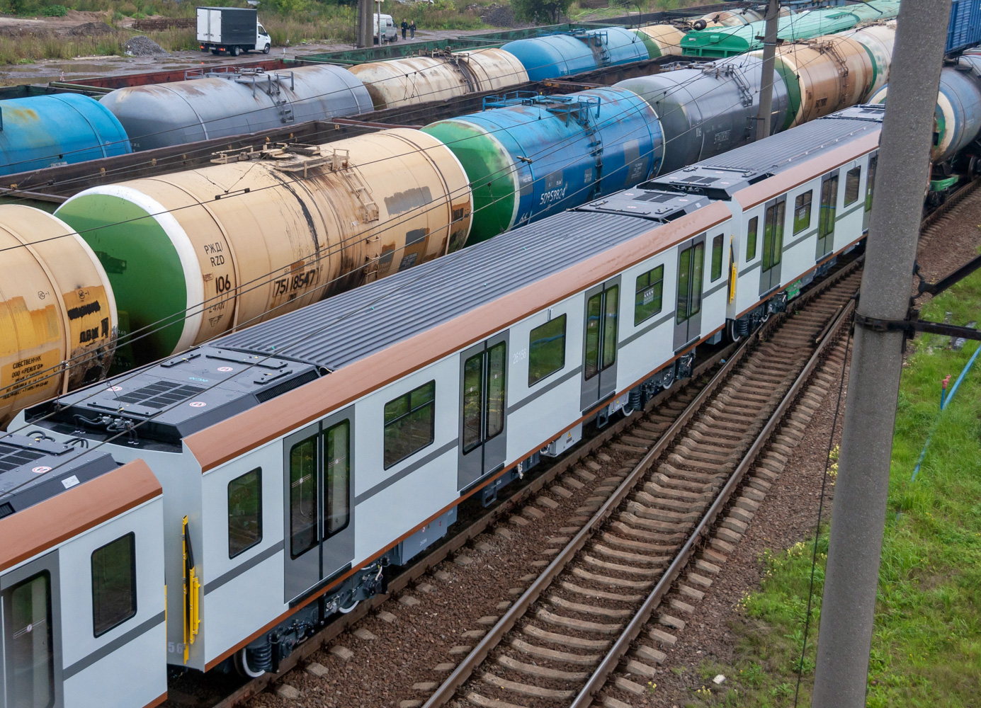 Petrohrad, 81-726.1 "Baltiets" č. 26156; Petrohrad — Metro — Transport of subway cars by railway