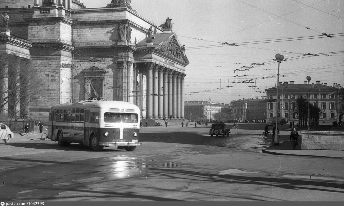Санкт-Петербург, МТБ-82Д № 300; Санкт-Петербург — Исторические фотографии троллейбусной инфраструктуры; Санкт-Петербург — Исторические фотографии троллейбусов