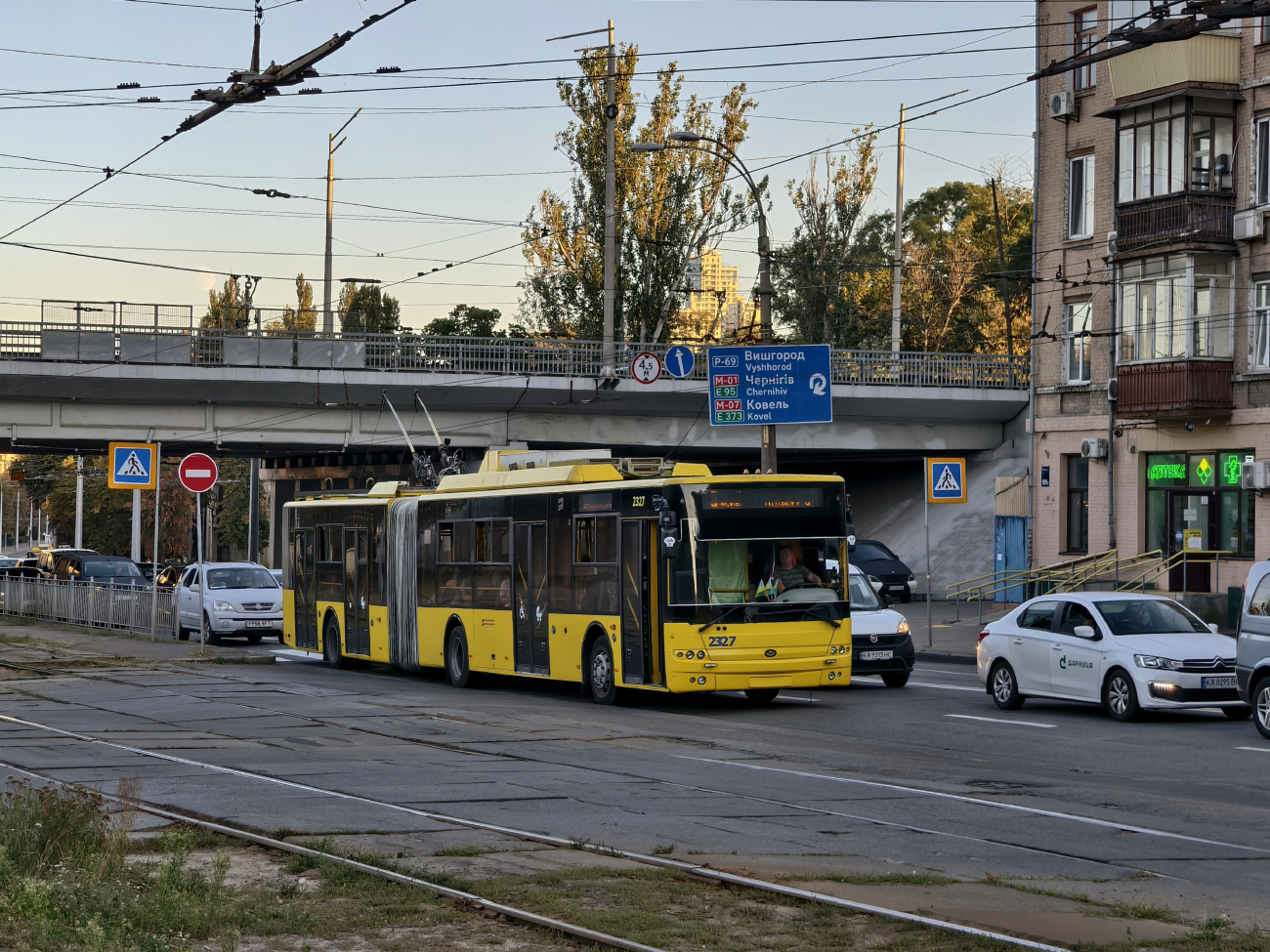 Kijev, Bogdan Т90110 — 2327
