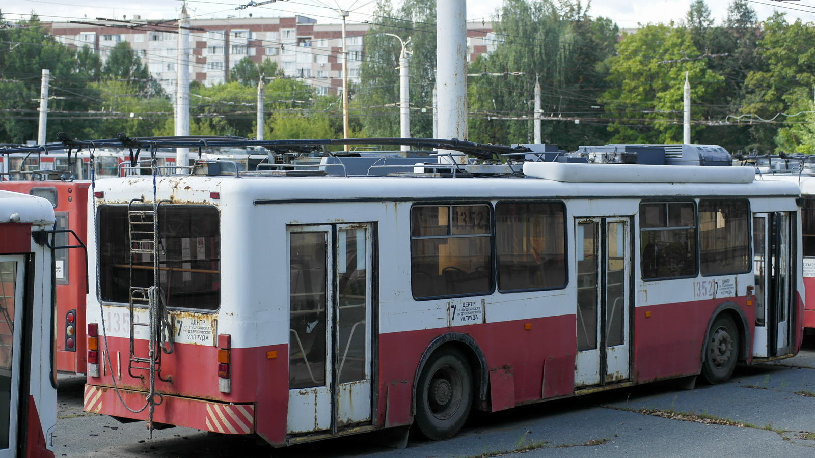Ижевск, БТЗ-52761А № 1352