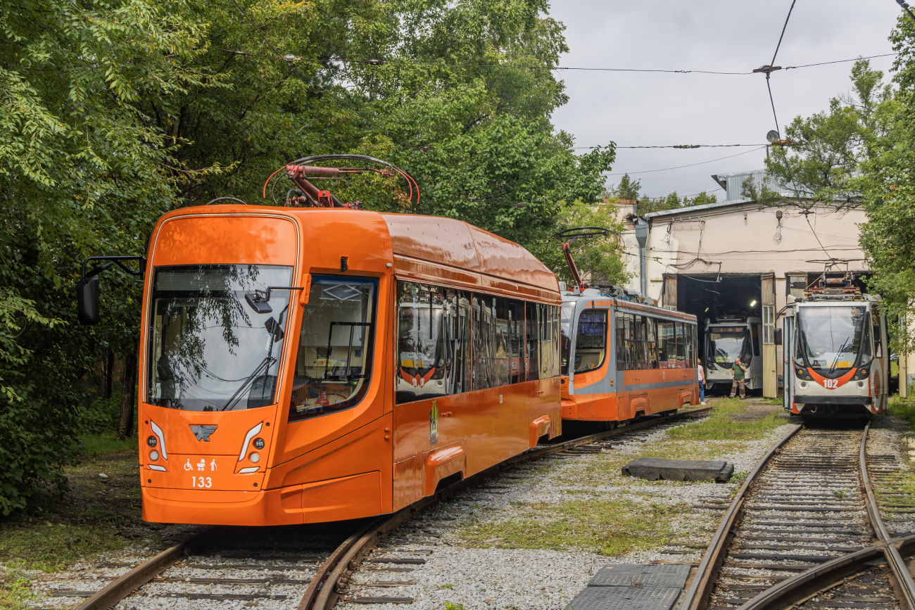 Хабаровськ, 71-623-04 № 133; Хабаровськ, 71-134А (ЛМ-99АВН) № 102 Хабаровськ, 71-623-04 № 133; Хабаровськ, 71-134А (ЛМ-99АВН) № 102