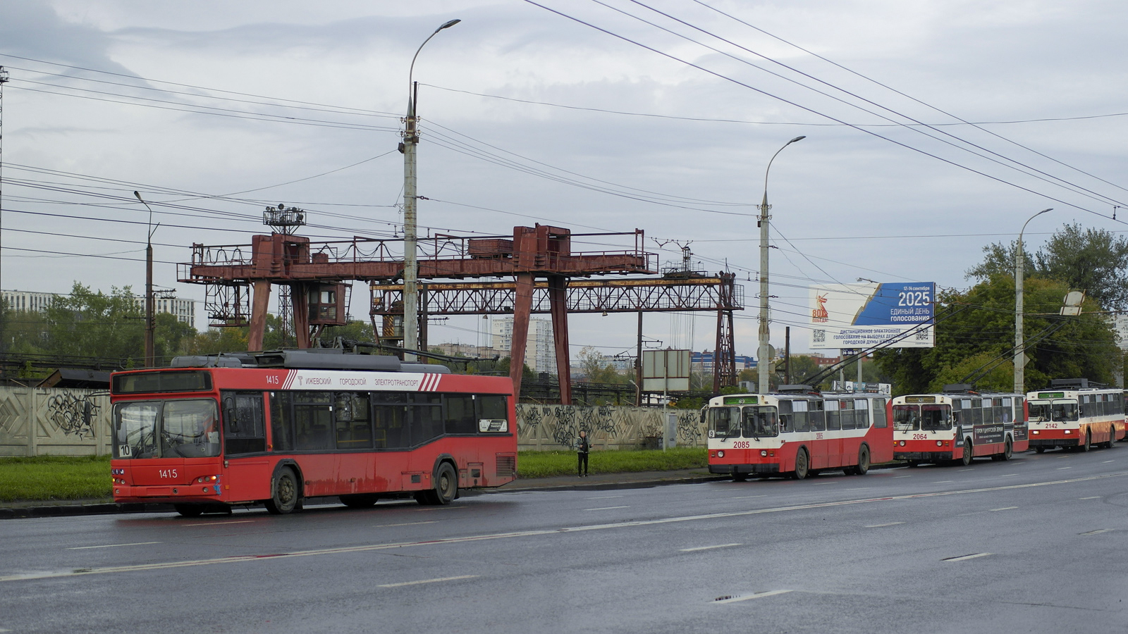 Izsevszk, SVARZ-MAZ-6235.00 — 1415; Izsevszk, ZiU-682V [V00] — 2085