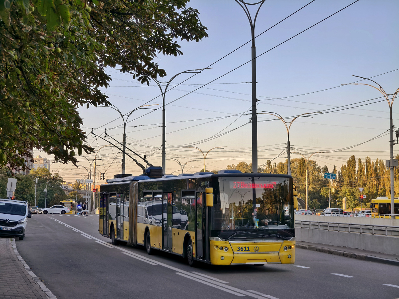 Kijev, LAZ E301D1 — 3611