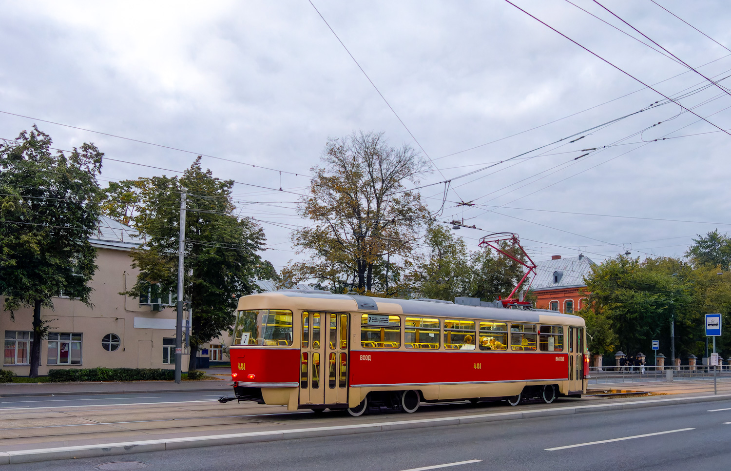 Moscou, Tatra T3SU (2-door) N°. 481; Moscou — Autumn retro transport parade and exhibition on September 6, 2025 Moscou, Tatra T3SU (2-door) N°. 481; Moscou — Autumn retro transport parade and exhibition on September 6, 2025