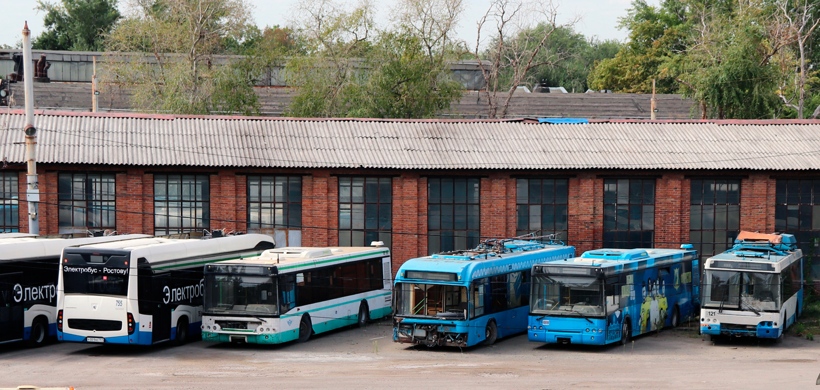Rostów nad Donem, KAMAZ-6282 Nr 755; Rostów nad Donem, BKM 321 Nr 170; Rostów nad Donem, MTrZ-52791 “Sadovoye Koltso” Nr 121