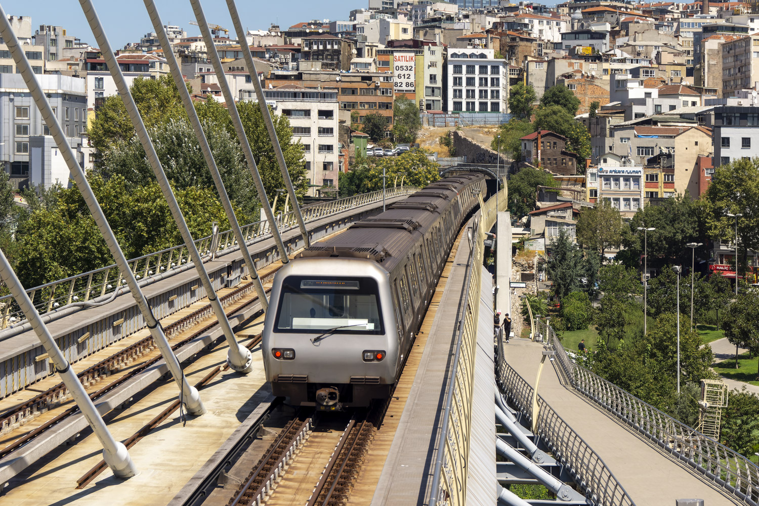 Stambulas — Metropolitan — M2 line (Yenikapı — Seyrantepe / Hacıosman)