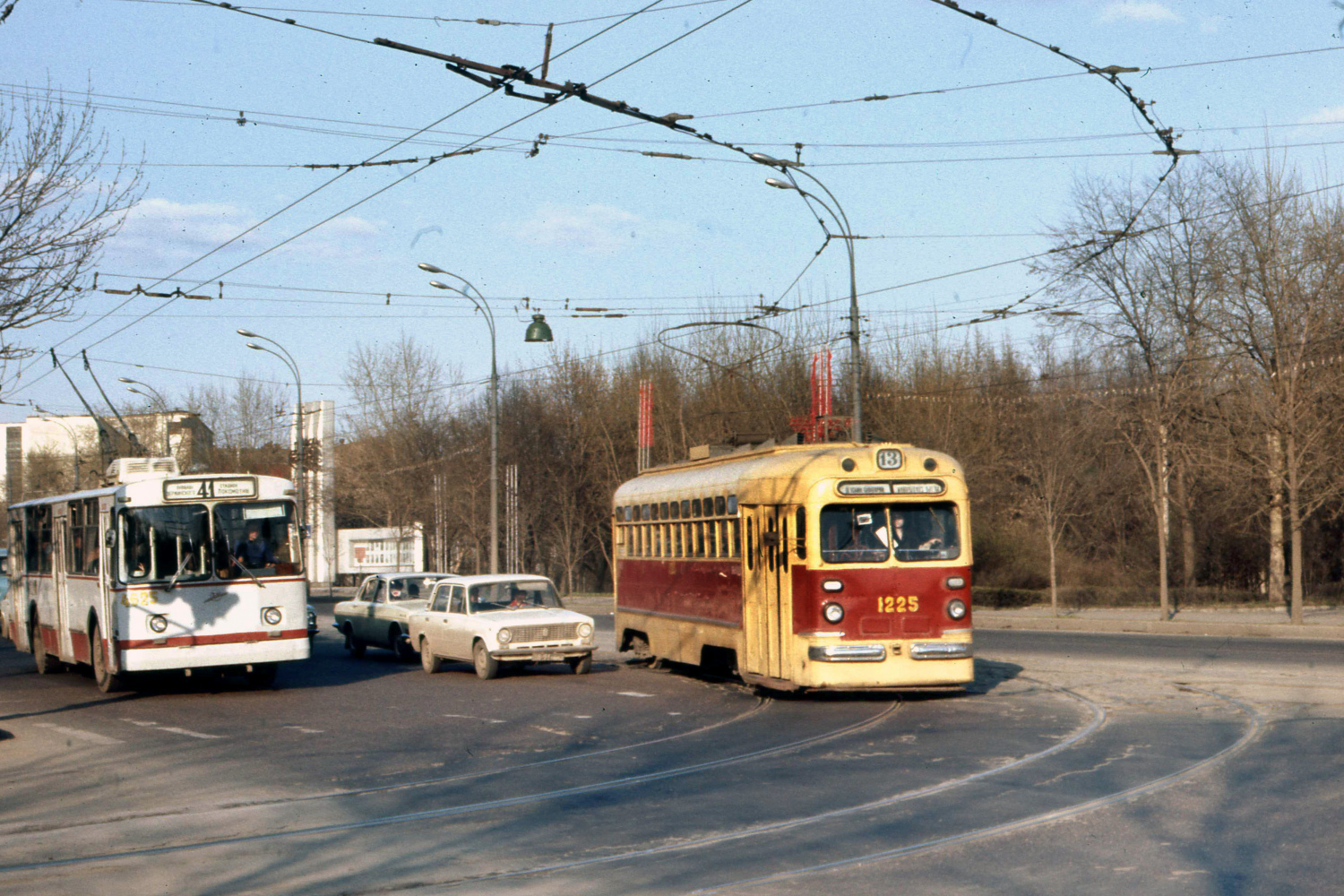 Москва, ЗиУ-682Б № 4625; Москва, МТВ-82 № 1225; Москва — Исторические фотографии — Трамвай и Троллейбус (1946-1991)