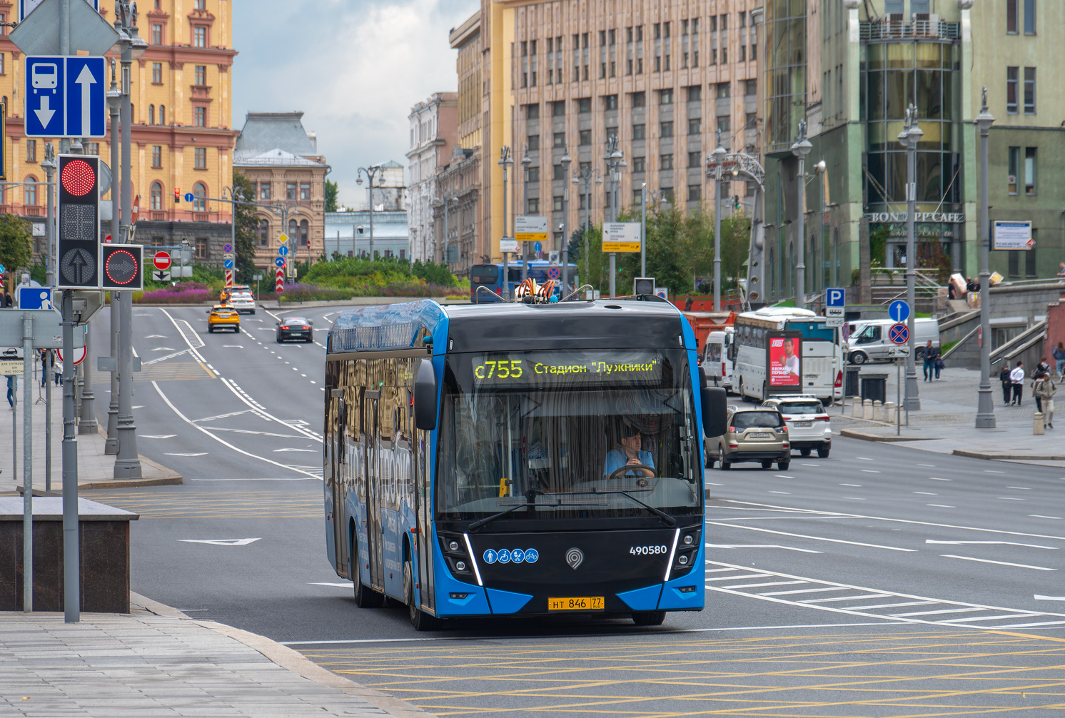 Maskva, KAMAZ-6282 nr. 490580