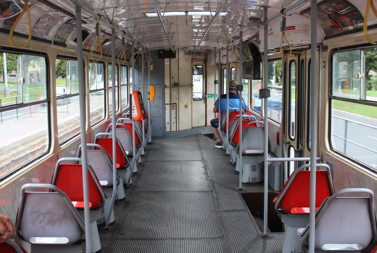 Praha, Tatra T3M2-DVC № 8083