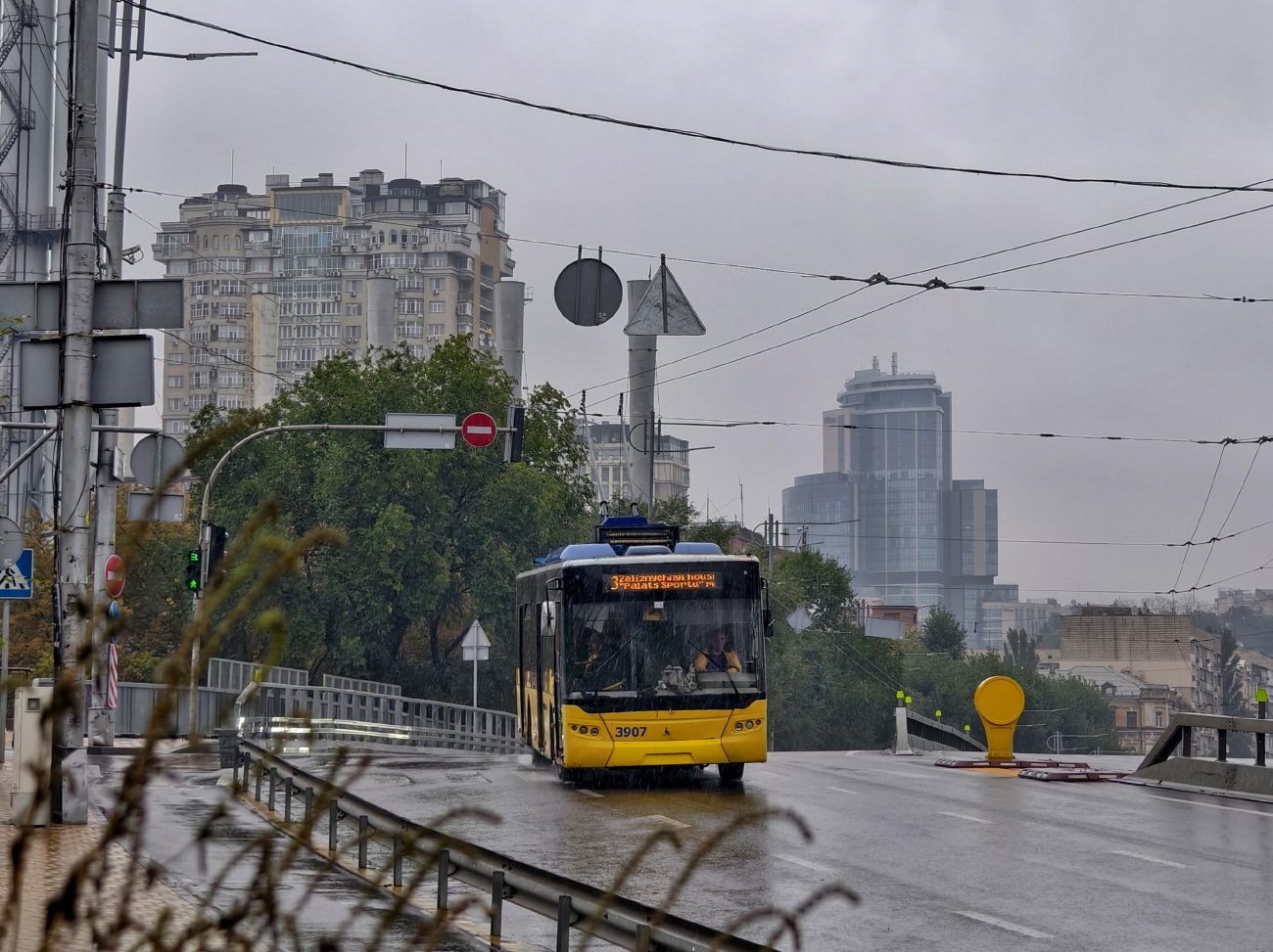 Kijev, LAZ E183D1 Br. 3907 Kijev, LAZ E183D1 Br. 3907
