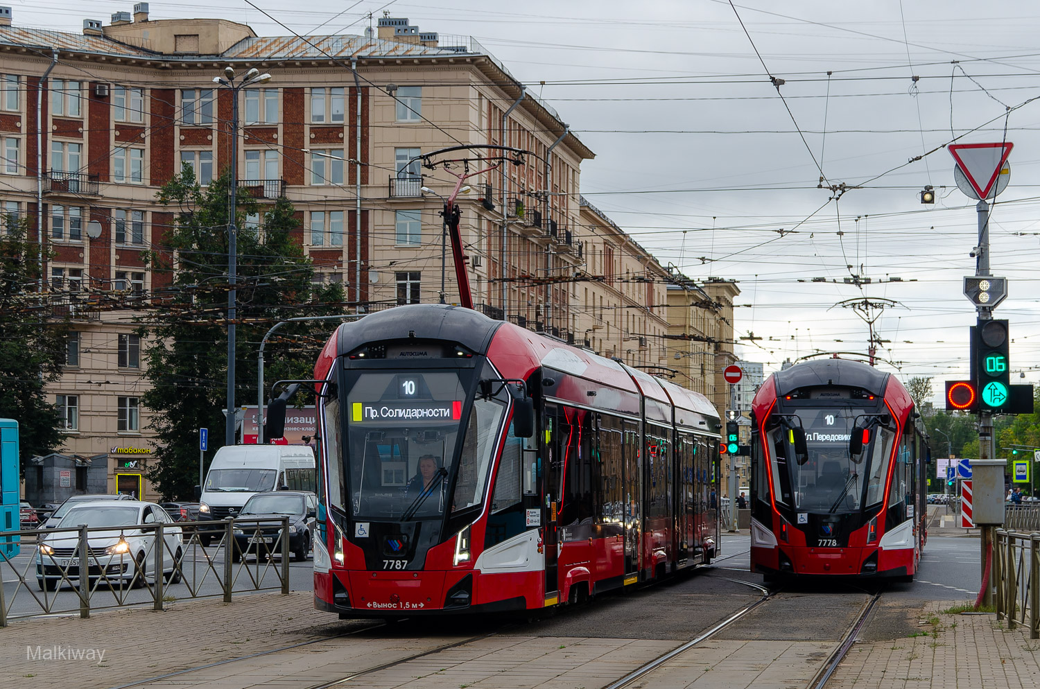 Sankt Petersburg, 71-932 “Nevskiy” Nr. 7787; Sankt Petersburg, 71-932 “Nevskiy” Nr. 7778