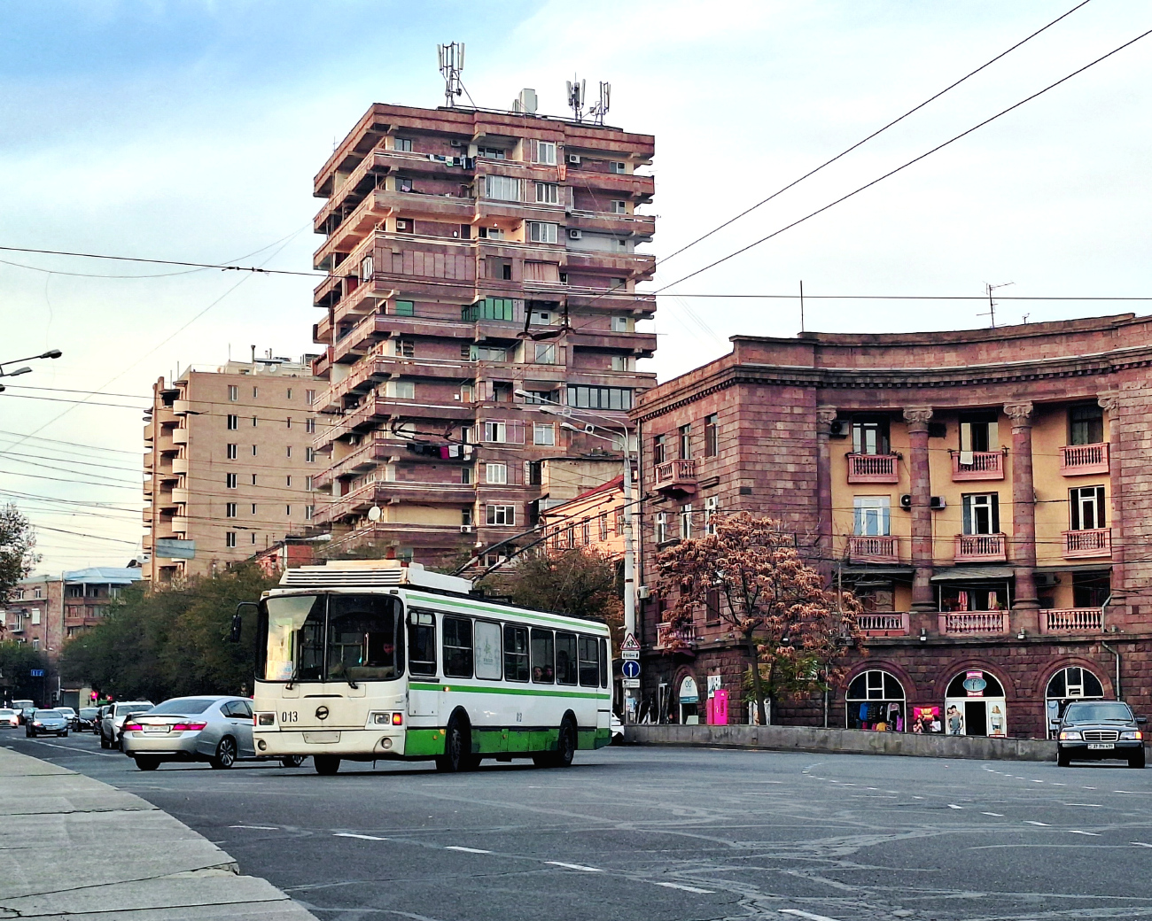 Yerevan, LiAZ-5280 (VZTM) č. 013